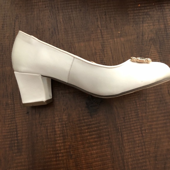 Little GIRLS badgley mischka shoes - Picture 2 of 4